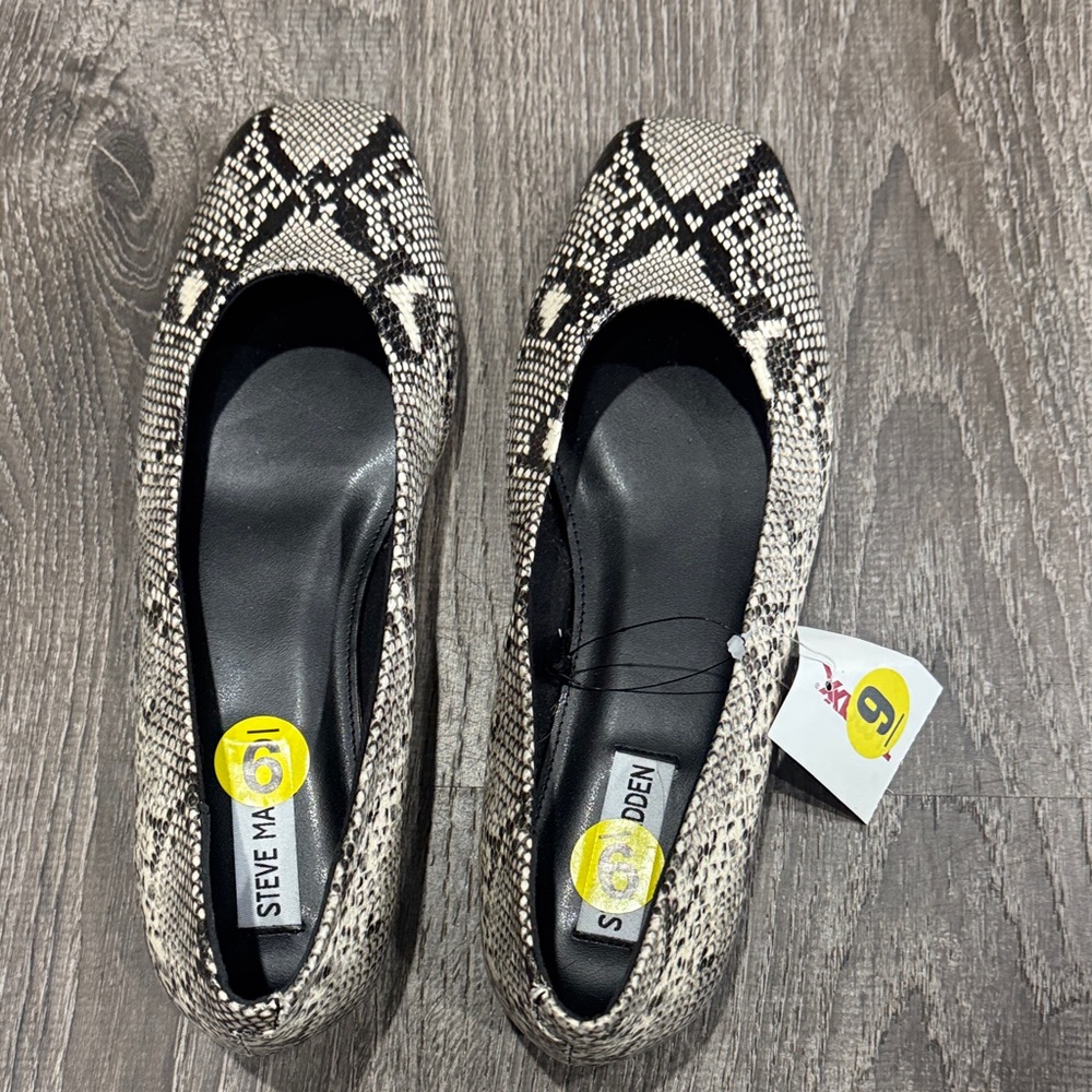 Steve Madden Black and Cream Snake Pattern Flats